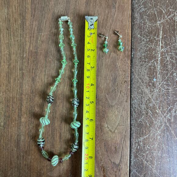 Artisan Handmade Green & brown Swirl Glass Bead Necklace & Earring Set - Picture 4 of 6